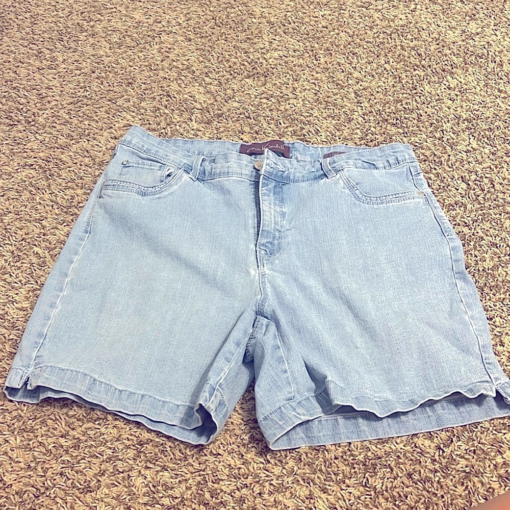 Gloria Vanderbilt shorts